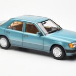 Mercedes 230E W124 Beryl Metallic Jälleenmyyjäversio Norev 1:18 B66040698 - image 6 of 8
