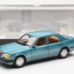 Mercedes 230E W124 Beryl Metallic Jälleenmyyjäversio Norev 1:18 B66040698 - image 8 of 8