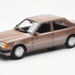 Mercedes 230E W124 Rosewood Metallic Jälleenmyyjäversio Norev 1:18 B66040697