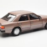 Mercedes 230E W124 Rosewood Metallic Jälleenmyyjäversio Norev 1:18 B66040697 - image 3 of 8