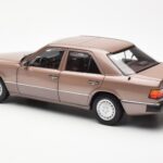 Mercedes 230E W124 Rosewood Metallic Jälleenmyyjäversio Norev 1:18 B66040697 - image 7 of 8
