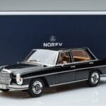 Mercedes 280 SE W108 Musta Norev 1:18 183762 Metalli - image 7 of 7
