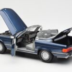 Mercedes 300 SL R107 Nautical Sininen Norev 1:18 183466 - image 5 of 8