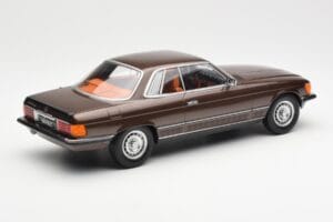 Mercedes 500 SLC C107 Ruskea KK-Scale 1:18 180851 Metalli — kuva 2 / 6