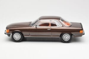 Mercedes 500 SLC C107 Ruskea KK-Scale 1:18 180851 Metalli — kuva 3 / 6