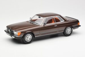 Mercedes 500 SLC C107 Ruskea KK-Scale 1:18 180851