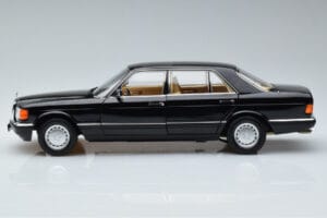 Mercedes 560 SEL W126 Musta Norev 1:18 183793 Metalli — kuva 4 / 7