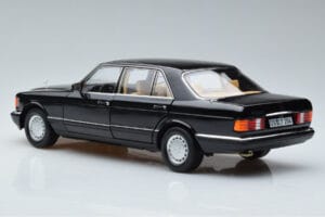 Mercedes 560 SEL W126 Musta Norev 1:18 183793 Metalli — kuva 6 / 7