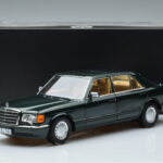Mercedes 560 SEL W126 Tummanvihreä Metallic Norev 1:18 - image 7 of 7