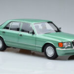 Mercedes 560 SEL W126 Vaaleanvihreä Norev 1:18 - image 5 of 7