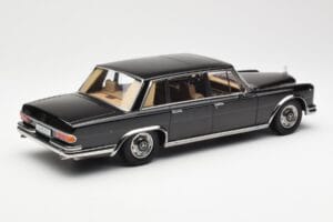 Mercedes 600 SWB W100 Musta KK-Scale 1:18 180601 Metalli — kuva 2 / 6