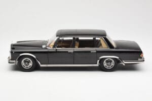 Mercedes 600 SWB W100 Musta KK-Scale 1:18 180601 Metalli — kuva 3 / 6