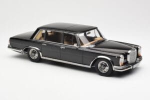 Mercedes 600 SWB W100 Musta KK-Scale 1:18 180601 Metalli — kuva 4 / 6