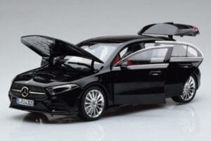 Mercedes A-Class W177 AMG Line Norev 1:18 183861 Metalli — kuva 2 / 7
