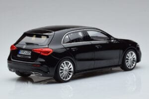 Mercedes A-Class W177 AMG Line Norev 1:18 183861 Metalli — kuva 3 / 7