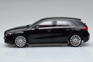 Mercedes A-Class W177 AMG Line Norev 1:18 183861 Metalli — kuva 4 / 7