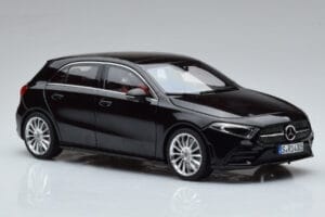 Mercedes A-Class W177 AMG Line Norev 1:18 183861 Metalli — kuva 5 / 7