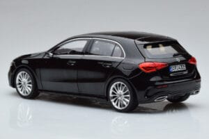 Mercedes A-Class W177 AMG Line Norev 1:18 183861 Metalli — kuva 6 / 7
