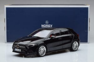Mercedes A-Class W177 AMG Line Norev 1:18 183861 Metalli — kuva 7 / 7