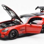 Mercedes AMG GT Black Series Punainen Asia Exclusive Norev 1:18 - image 2 of 8