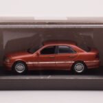 Mercedes C-Class W202 C220 Oranssi Metallic Dealer Edition Minichamps 1:43 - image 4 of 4