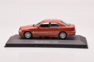 Mercedes C-Class W202 C220 Oranssi Metallic Dealer Edition Minichamps 1:43