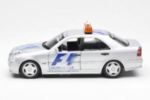 Mercedes C-Class W202 AMG Medical Car F1 1997 UT Models 1:18 26106 Metalli — kuva 3 / 6