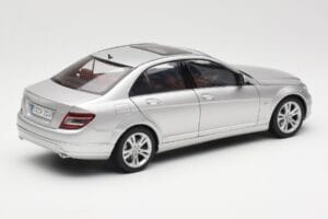 Mercedes C-Class W204 Avantgarde Hopea AUTOart 1:18 B66962368 Metalli — kuva 3 / 8