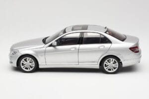 Mercedes C-Class W204 Avantgarde Hopea AUTOart 1:18 B66962368 Metalli — kuva 4 / 8