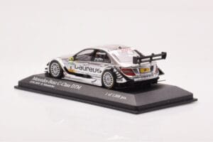 Mercedes C-Class W204 DTM Team AMG Mercedes #8 R. Schumacher DTM 2010 Minichamps 1:43 400103908 Metalli — kuva 3 / 4