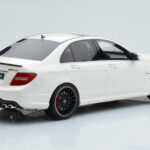 Mercedes C63 AMG W204 Valkoinen GT Spirit 1:18 - image 2 of 6