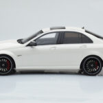 Mercedes C63 AMG W204 Valkoinen GT Spirit 1:18 - image 3 of 6