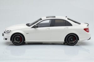 Mercedes C63 AMG W204 Valkoinen GT Spirit 1:18 GT166 Hartsi — kuva 3 / 6