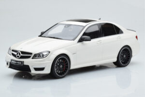 Mercedes C63 AMG W204 Valkoinen GT Spirit 1:18