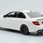 Mercedes C63 AMG W204 Valkoinen GT Spirit 1:18 - image 5 of 6