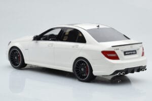 Mercedes C63 AMG W204 Valkoinen GT Spirit 1:18 GT166 Hartsi — kuva 5 / 6