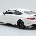 Mercedes C63S AMG C205 Coupe Valkoinen GT Spirit 1:18 - image 5 of 6