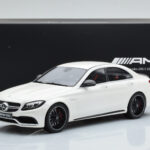 Mercedes C63S AMG W205 Valkoinen GT Spirit 1:18 - image 6 of 6