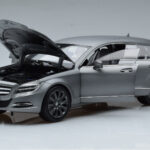 Mercedes CLS Shooting Brake X218 Alanite Harmaa Norev 1:18 - image 2 of 7