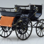 Mercedes Daimler Motorkutsche Tummansininen Norev 1:18 - image 2 of 6