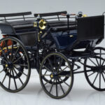 Mercedes Daimler Motorkutsche Tummansininen Norev 1:18 - image 4 of 6