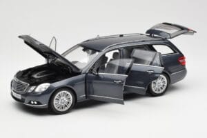 Mercedes E-Class S212 T-Model Tenorit Harmaa Metallic Minichamps 1:18 B66962447 Metalli — kuva 2 / 8
