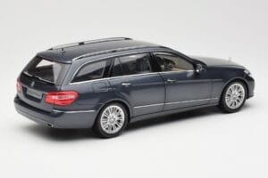 Mercedes E-Class S212 T-Model Tenorit Harmaa Metallic Minichamps 1:18 B66962447 Metalli — kuva 3 / 8