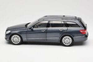 Mercedes E-Class S212 T-Model Tenorit Harmaa Metallic Minichamps 1:18 B66962447 Metalli — kuva 4 / 8