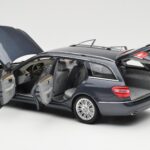 Mercedes E-Class S212 T-Model Tenorit Harmaa Metallic Minichamps 1:18 B66962447 - image 5 of 8