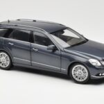 Mercedes E-Class S212 T-Model Tenorit Harmaa Metallic Minichamps 1:18 B66962447 - image 6 of 8