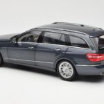 Mercedes E-Class S212 T-Model Tenorit Harmaa Metallic Minichamps 1:18 B66962447 - image 7 of 8