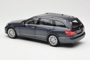 Mercedes E-Class S212 T-Model Tenorit Harmaa Metallic Minichamps 1:18 B66962447 Metalli — kuva 7 / 8