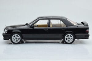 Mercedes E-Class W124 Tuning Musta MCG 1:18 MCG18341 Metalli — kuva 3 / 6