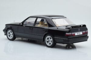 Mercedes E-Class W124 Tuning Musta MCG 1:18 MCG18341 Metalli — kuva 5 / 6